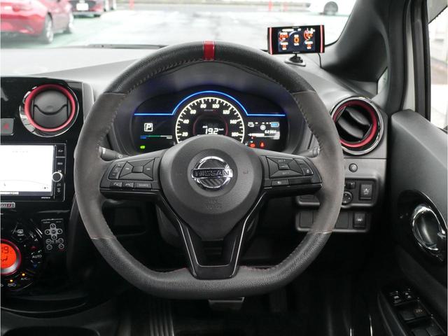 ノート e-パワーニスモ S ブラックリミテッド 最終型/エンジン出力83PS/インテリジェントアラビュー・エマブレ・クルコン/車線逸脱警報/踏間違い衝突防止/ブラックデカール/LEDヘッド/ハイビームアシスト/純正ナビ/ETC※社外マフラー・AW(29枚目)