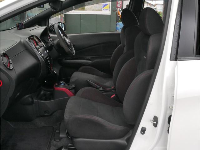 ノート e-パワーニスモ S ブラックリミテッド 最終型/エンジン出力83PS/インテリジェントアラビュー・エマブレ・クルコン/車線逸脱警報/踏間違い衝突防止/ブラックデカール/LEDヘッド/ハイビームアシスト/純正ナビ/ETC※社外マフラー・AW(30枚目)