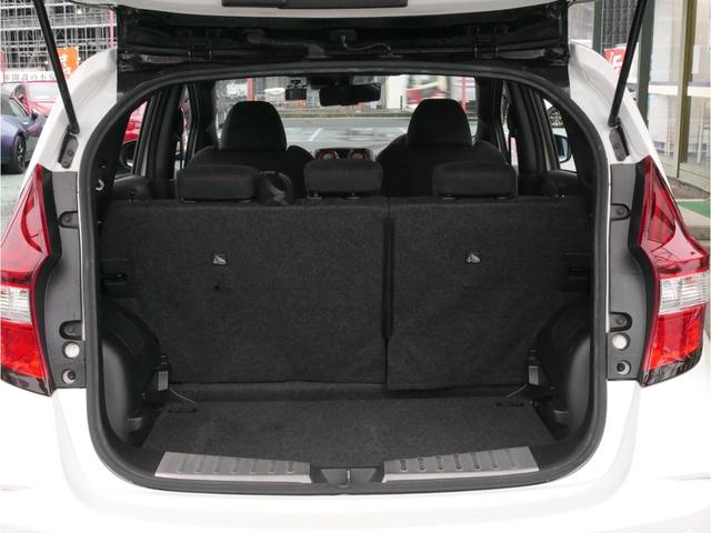 ノート e-パワーニスモ S ブラックリミテッド 最終型/エンジン出力83PS/インテリジェントアラビュー・エマブレ・クルコン/車線逸脱警報/踏間違い衝突防止/ブラックデカール/LEDヘッド/ハイビームアシスト/純正ナビ/ETC※社外マフラー・AW(33枚目)