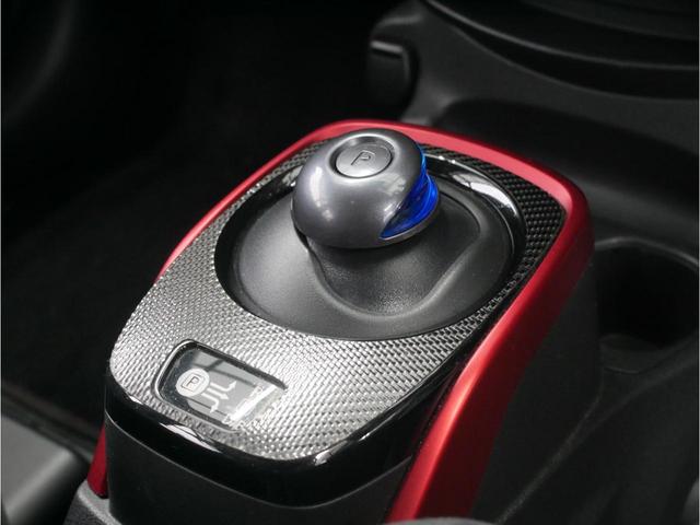 ノート e-パワーニスモ S ブラックリミテッド 最終型/エンジン出力83PS/インテリジェントアラビュー・エマブレ・クルコン/車線逸脱警報/踏間違い衝突防止/ブラックデカール/LEDヘッド/ハイビームアシスト/純正ナビ/ETC※社外マフラー・AW(34枚目)