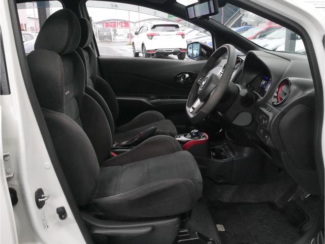 ノート e-パワーニスモ S ブラックリミテッド 最終型/エンジン出力83PS/インテリジェントアラビュー・エマブレ・クルコン/車線逸脱警報/踏間違い衝突防止/ブラックデカール/LEDヘッド/ハイビームアシスト/純正ナビ/ETC※社外マフラー・AW(39枚目)