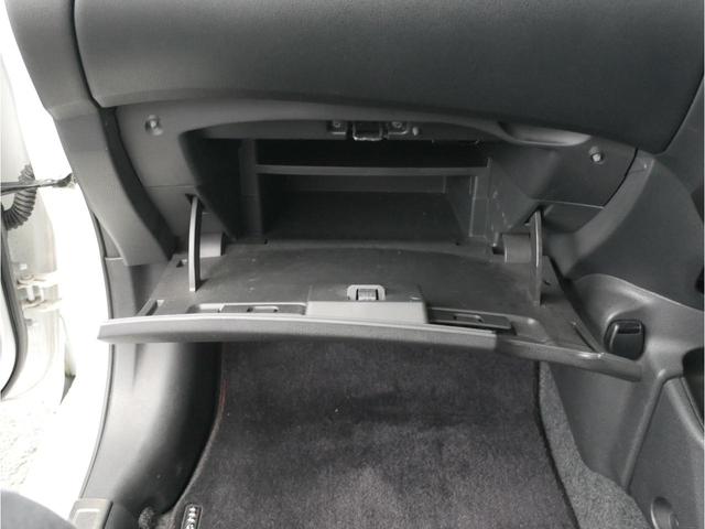 ノート e-パワーニスモ S ブラックリミテッド 最終型/エンジン出力83PS/インテリジェントアラビュー・エマブレ・クルコン/車線逸脱警報/踏間違い衝突防止/ブラックデカール/LEDヘッド/ハイビームアシスト/純正ナビ/ETC※社外マフラー・AW(41枚目)