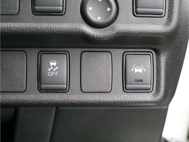 ノート e-パワーニスモ S ブラックリミテッド 最終型/エンジン出力83PS/インテリジェントアラビュー・エマブレ・クルコン/車線逸脱警報/踏間違い衝突防止/ブラックデカール/LEDヘッド/ハイビームアシスト/純正ナビ/ETC※社外マフラー・AW(42枚目)