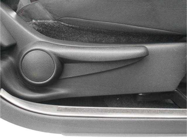 ノート e-パワーニスモ S ブラックリミテッド 最終型/エンジン出力83PS/インテリジェントアラビュー・エマブレ・クルコン/車線逸脱警報/踏間違い衝突防止/ブラックデカール/LEDヘッド/ハイビームアシスト/純正ナビ/ETC※社外マフラー・AW(43枚目)