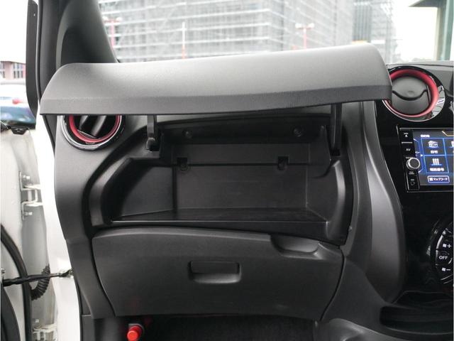 ノート e-パワーニスモ S ブラックリミテッド 最終型/エンジン出力83PS/インテリジェントアラビュー・エマブレ・クルコン/車線逸脱警報/踏間違い衝突防止/ブラックデカール/LEDヘッド/ハイビームアシスト/純正ナビ/ETC※社外マフラー・AW(46枚目)