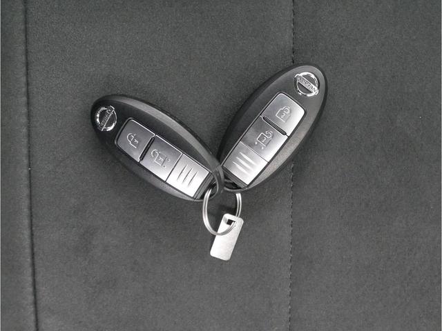 ノート e-パワーニスモ S ブラックリミテッド 最終型/エンジン出力83PS/インテリジェントアラビュー・エマブレ・クルコン/車線逸脱警報/踏間違い衝突防止/ブラックデカール/LEDヘッド/ハイビームアシスト/純正ナビ/ETC※社外マフラー・AW(58枚目)