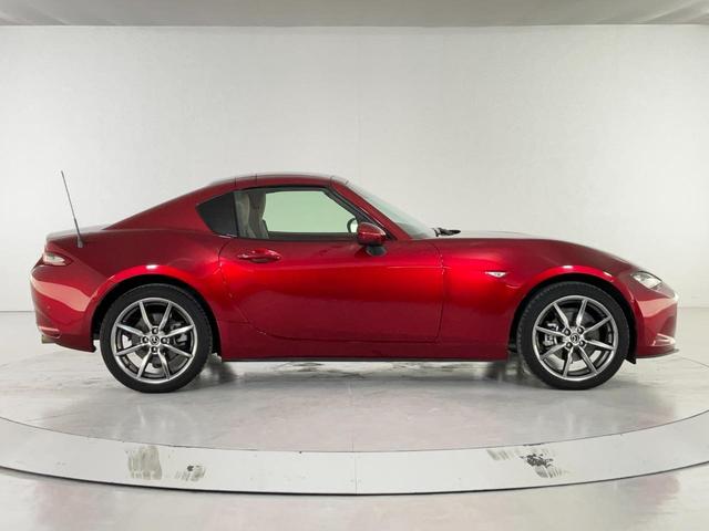 ロードスターＲＦ ＶＳ　テラコッタセレクション　ｉ－ｓｔｏｐ／ｉ－ＥＬＯＯＰ／ＢＳＭ／衝突軽減ブレーキ／車線逸脱警報／ＡＴ誤発進抑制制御／クルコン／アダプティブＬＥＤヘッド／テラコッタ革シート／シートヒーター／ＢＯＳＥ／マツコネ／Ｂカメラ／ＥＴＣ（5枚目）