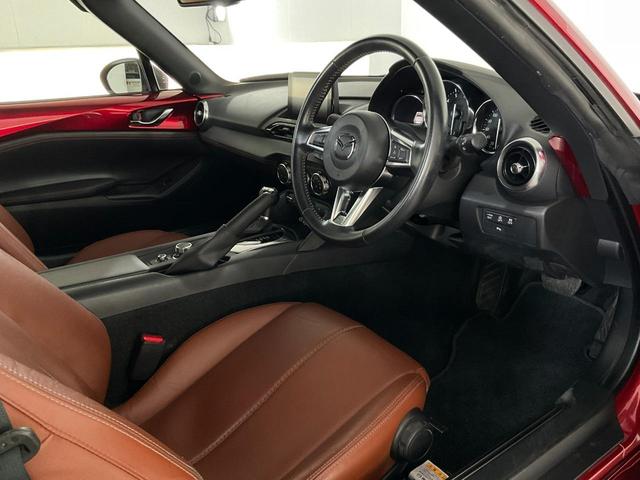 ロードスターＲＦ ＶＳ　テラコッタセレクション　ｉ－ｓｔｏｐ／ｉ－ＥＬＯＯＰ／ＢＳＭ／衝突軽減ブレーキ／車線逸脱警報／ＡＴ誤発進抑制制御／クルコン／アダプティブＬＥＤヘッド／テラコッタ革シート／シートヒーター／ＢＯＳＥ／マツコネ／Ｂカメラ／ＥＴＣ（11枚目）