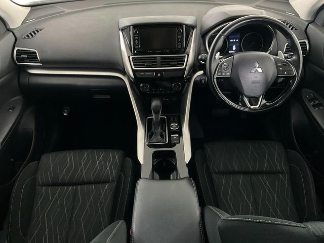 エクリプスクロス ブラックエディション　４ＷＤ／ｅ－アシスト（衝突軽減／車線逸脱警報／ＡＴハイビーム／誤発進抑制／後側方車両検知警報）／レーダークルコン／ＬＥＤヘッド／Ｆフォグ／シートヒーター／ＭＭＣＳナビ／マルチアラウンドモニター／ＥＴＣ（11枚目）