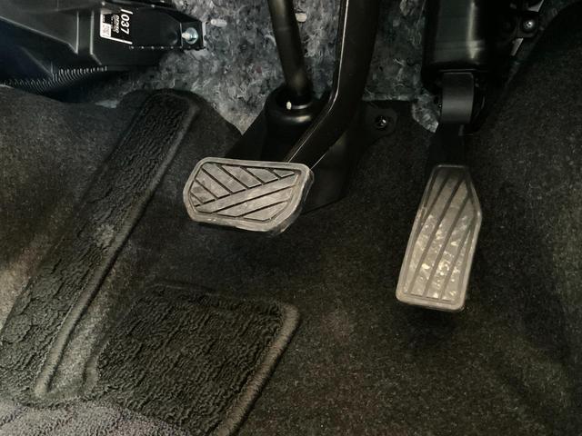 イグニス Ｆリミテッド　４ＷＤ／セーフティＰＫＧ（ＤＳＢＳ／誤発進抑制機能／車線逸脱警報／先行車発進お知らせ機能／サイド・カーテンエアバック）／クルコン／ＬＥＤヘッドランプ・Ｆフォグ／ルーフレール／半革シート／純正オーディオ（36枚目）