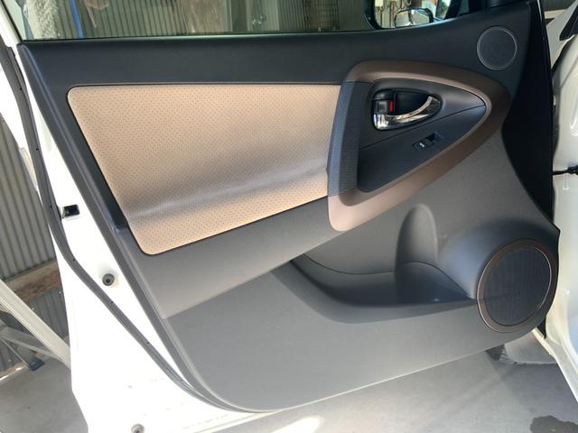 ヴァンガード ２４０Ｓ　Ｇパッケージ　４ＷＤ　ワンオーナー　ドライブレコーダー　ＥＴＣ　バックカメラ　クリアランスソナー　オートクルーズコントロール　パワーシート　サンルーフ　ナビ　ＴＶ　オートライト　ＨＩＤ　アルミホイール　スマートキー（30枚目）