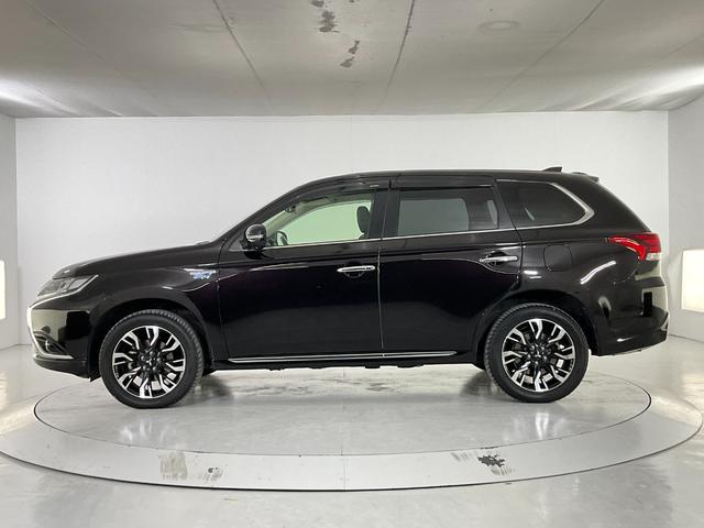 アウトランダーＰＨＥＶ Ｇナビパッケージ　４ＷＤ　ＥＴＣ　全周囲カメラ　オートクルーズコントロール　レーンアシスト　パワーシート　衝突被害軽減システム　ＴＶ　オートマチックハイビーム　オートライト　ＬＥＤヘッドランプ　電動リアゲート（4枚目）