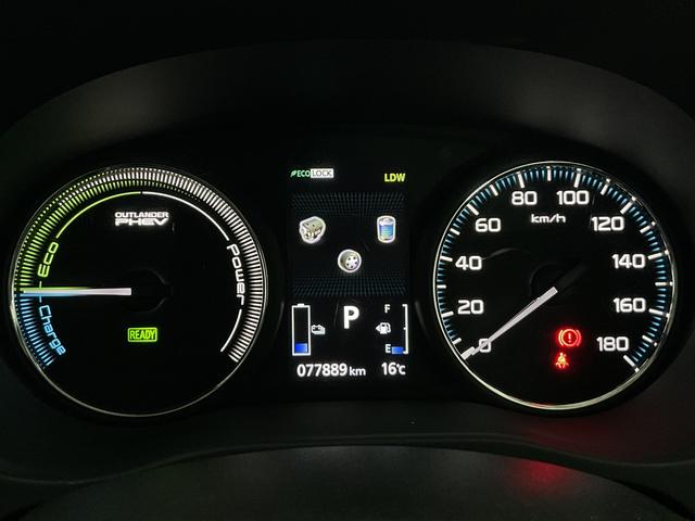 アウトランダーＰＨＥＶ Ｇナビパッケージ　４ＷＤ　ＥＴＣ　全周囲カメラ　オートクルーズコントロール　レーンアシスト　パワーシート　衝突被害軽減システム　ＴＶ　オートマチックハイビーム　オートライト　ＬＥＤヘッドランプ　電動リアゲート（12枚目）