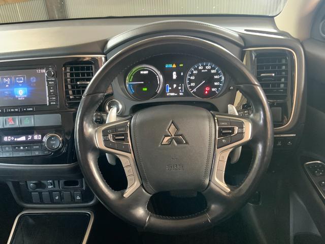 アウトランダーＰＨＥＶ Ｇナビパッケージ　４ＷＤ　ＥＴＣ　全周囲カメラ　オートクルーズコントロール　レーンアシスト　パワーシート　衝突被害軽減システム　ＴＶ　オートマチックハイビーム　オートライト　ＬＥＤヘッドランプ　電動リアゲート（14枚目）