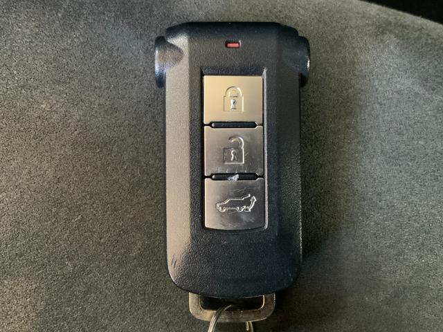 アウトランダーＰＨＥＶ Ｇナビパッケージ　４ＷＤ　ＥＴＣ　全周囲カメラ　オートクルーズコントロール　レーンアシスト　パワーシート　衝突被害軽減システム　ＴＶ　オートマチックハイビーム　オートライト　ＬＥＤヘッドランプ　電動リアゲート（22枚目）