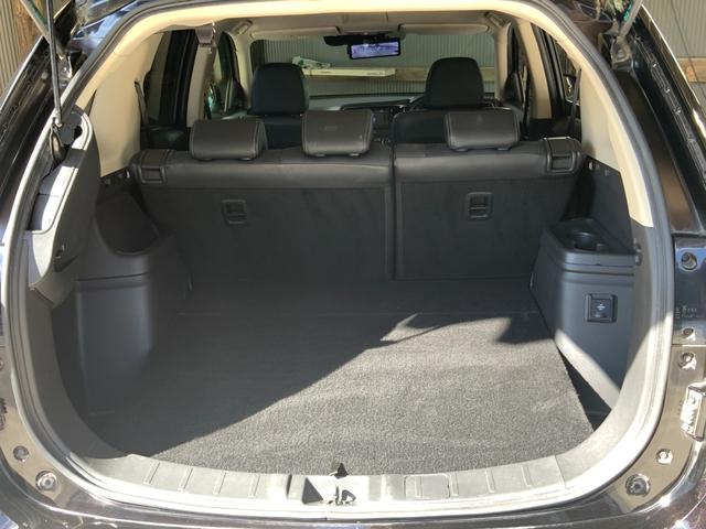 アウトランダーＰＨＥＶ Ｇナビパッケージ　４ＷＤ　ＥＴＣ　全周囲カメラ　オートクルーズコントロール　レーンアシスト　パワーシート　衝突被害軽減システム　ＴＶ　オートマチックハイビーム　オートライト　ＬＥＤヘッドランプ　電動リアゲート（24枚目）