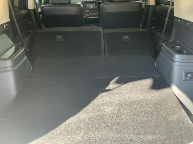 アウトランダーＰＨＥＶ Ｇナビパッケージ　４ＷＤ　ＥＴＣ　全周囲カメラ　オートクルーズコントロール　レーンアシスト　パワーシート　衝突被害軽減システム　ＴＶ　オートマチックハイビーム　オートライト　ＬＥＤヘッドランプ　電動リアゲート（25枚目）