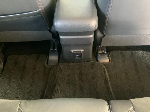 アウトランダーＰＨＥＶ Ｇナビパッケージ　４ＷＤ　ＥＴＣ　全周囲カメラ　オートクルーズコントロール　レーンアシスト　パワーシート　衝突被害軽減システム　ＴＶ　オートマチックハイビーム　オートライト　ＬＥＤヘッドランプ　電動リアゲート（27枚目）