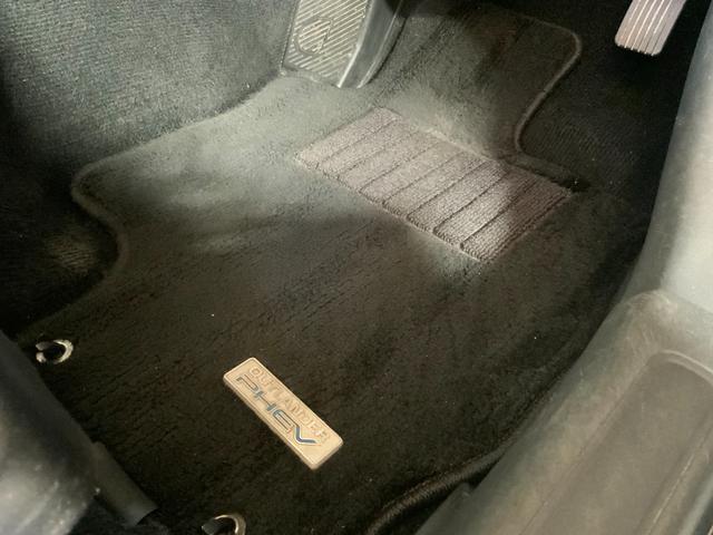 アウトランダーＰＨＥＶ Ｇナビパッケージ　４ＷＤ　ＥＴＣ　全周囲カメラ　オートクルーズコントロール　レーンアシスト　パワーシート　衝突被害軽減システム　ＴＶ　オートマチックハイビーム　オートライト　ＬＥＤヘッドランプ　電動リアゲート（31枚目）