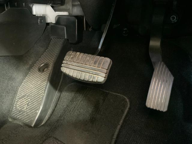 アウトランダーＰＨＥＶ Ｇナビパッケージ　４ＷＤ　ＥＴＣ　全周囲カメラ　オートクルーズコントロール　レーンアシスト　パワーシート　衝突被害軽減システム　ＴＶ　オートマチックハイビーム　オートライト　ＬＥＤヘッドランプ　電動リアゲート（34枚目）