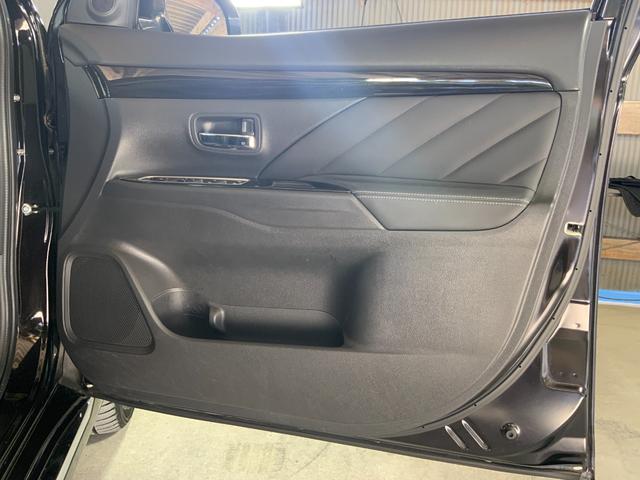 アウトランダーＰＨＥＶ Ｇナビパッケージ　４ＷＤ　ＥＴＣ　全周囲カメラ　オートクルーズコントロール　レーンアシスト　パワーシート　衝突被害軽減システム　ＴＶ　オートマチックハイビーム　オートライト　ＬＥＤヘッドランプ　電動リアゲート（51枚目）