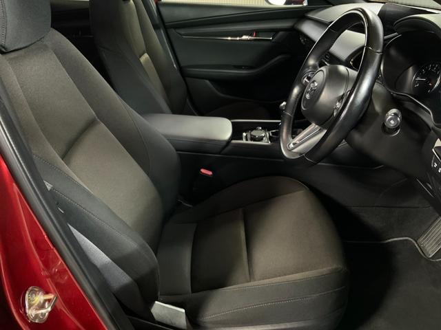 MAZDA3ファストバック 20Sプロアクティブ ツーリングセレクション 全周囲カメラ TV クリアランスソナー オートクルーズコントロール 衝突被害軽減システム アルミホイール オートマチックハイビーム オートライト LEDヘッドランプ パワーシート スマートキー(21枚目)