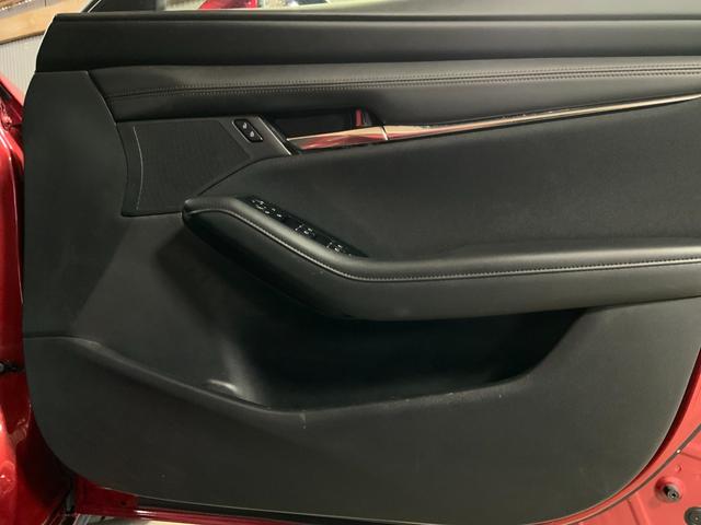 MAZDA3ファストバック 20Sプロアクティブ ツーリングセレクション 全周囲カメラ TV クリアランスソナー オートクルーズコントロール 衝突被害軽減システム アルミホイール オートマチックハイビーム オートライト LEDヘッドランプ パワーシート スマートキー(28枚目)
