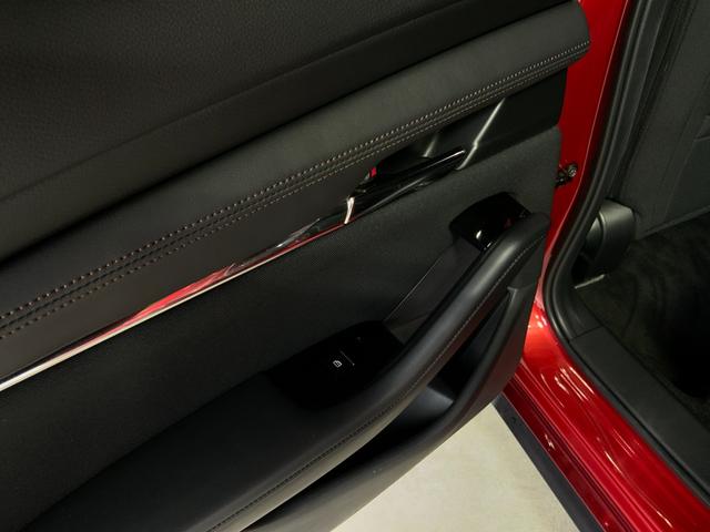 MAZDA3ファストバック 20Sプロアクティブ ツーリングセレクション 全周囲カメラ TV クリアランスソナー オートクルーズコントロール 衝突被害軽減システム アルミホイール オートマチックハイビーム オートライト LEDヘッドランプ パワーシート スマートキー(34枚目)