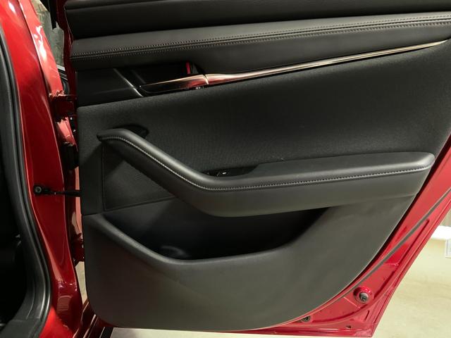 MAZDA3ファストバック 20Sプロアクティブ ツーリングセレクション 全周囲カメラ TV クリアランスソナー オートクルーズコントロール 衝突被害軽減システム アルミホイール オートマチックハイビーム オートライト LEDヘッドランプ パワーシート スマートキー(40枚目)