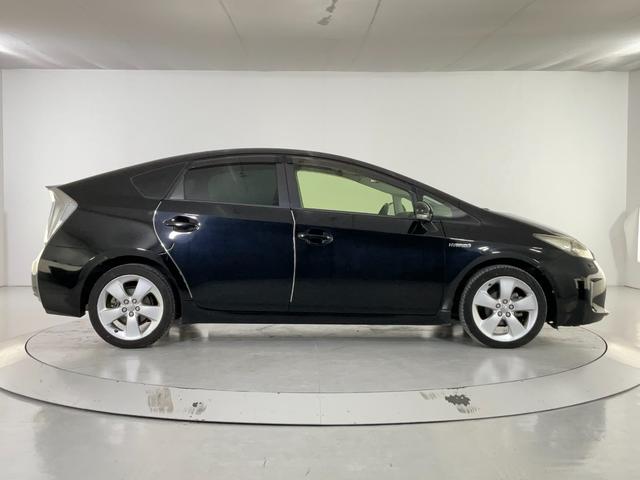 プリウス Ｇツーリングセレクションレザーパッケージ　黒革／衝突軽減／追従クルコン／パーキングアシスト／ＬＥＤヘッドランプ／ヘッドランプウォッシャー／運転席パワーシート／前席シートヒーター／純正ＨＤＤナビ（ＣＤ・ＤＶＤ・地デジ・ＢＴ）／ＥＴＣ／Ｂカメラ（6枚目）