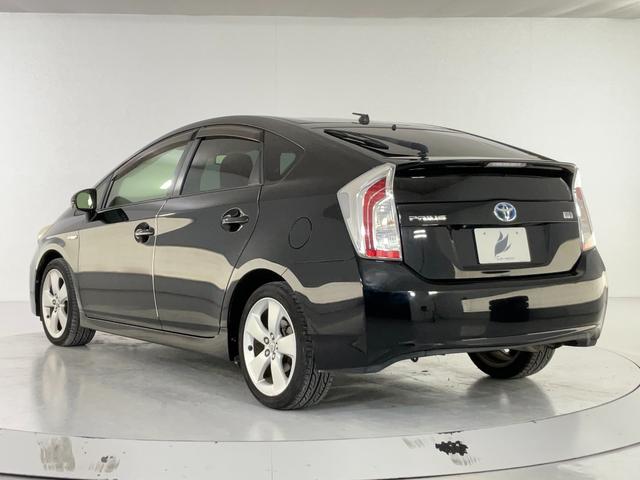 プリウス Ｇツーリングセレクションレザーパッケージ　黒革／衝突軽減／追従クルコン／パーキングアシスト／ＬＥＤヘッドランプ／ヘッドランプウォッシャー／運転席パワーシート／前席シートヒーター／純正ＨＤＤナビ（ＣＤ・ＤＶＤ・地デジ・ＢＴ）／ＥＴＣ／Ｂカメラ（8枚目）