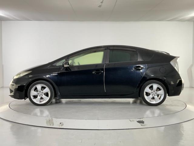 プリウス Ｇツーリングセレクションレザーパッケージ　黒革／衝突軽減／追従クルコン／パーキングアシスト／ＬＥＤヘッドランプ／ヘッドランプウォッシャー／運転席パワーシート／前席シートヒーター／純正ＨＤＤナビ（ＣＤ・ＤＶＤ・地デジ・ＢＴ）／ＥＴＣ／Ｂカメラ（9枚目）