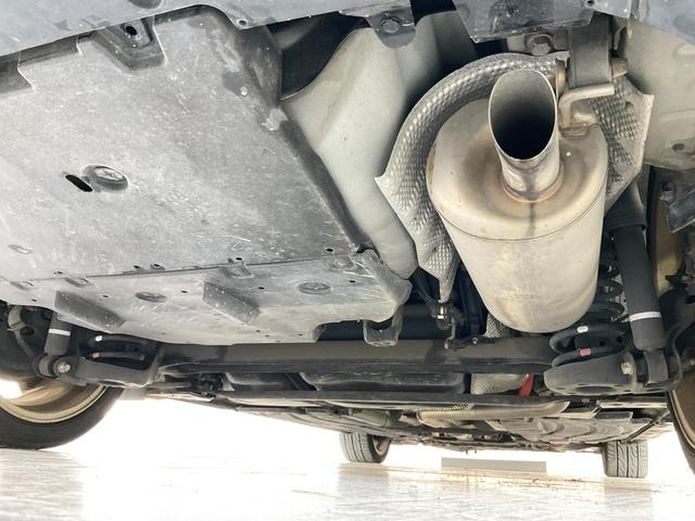 プリウス Ｇツーリングセレクションレザーパッケージ　黒革／衝突軽減／追従クルコン／パーキングアシスト／ＬＥＤヘッドランプ／ヘッドランプウォッシャー／運転席パワーシート／前席シートヒーター／純正ＨＤＤナビ（ＣＤ・ＤＶＤ・地デジ・ＢＴ）／ＥＴＣ／Ｂカメラ（11枚目）