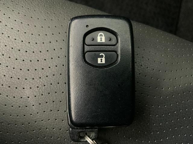 プリウス Ｇツーリングセレクションレザーパッケージ　黒革／衝突軽減／追従クルコン／パーキングアシスト／ＬＥＤヘッドランプ／ヘッドランプウォッシャー／運転席パワーシート／前席シートヒーター／純正ＨＤＤナビ（ＣＤ・ＤＶＤ・地デジ・ＢＴ）／ＥＴＣ／Ｂカメラ（19枚目）