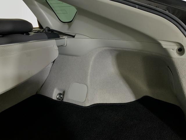 プリウス Ｇツーリングセレクションレザーパッケージ　黒革／衝突軽減／追従クルコン／パーキングアシスト／ＬＥＤヘッドランプ／ヘッドランプウォッシャー／運転席パワーシート／前席シートヒーター／純正ＨＤＤナビ（ＣＤ・ＤＶＤ・地デジ・ＢＴ）／ＥＴＣ／Ｂカメラ（29枚目）