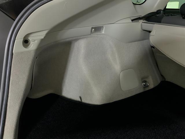 プリウス Ｇツーリングセレクションレザーパッケージ　黒革／衝突軽減／追従クルコン／パーキングアシスト／ＬＥＤヘッドランプ／ヘッドランプウォッシャー／運転席パワーシート／前席シートヒーター／純正ＨＤＤナビ（ＣＤ・ＤＶＤ・地デジ・ＢＴ）／ＥＴＣ／Ｂカメラ（37枚目）