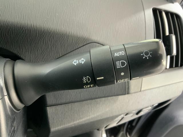 プリウス Ｇツーリングセレクションレザーパッケージ　黒革／衝突軽減／追従クルコン／パーキングアシスト／ＬＥＤヘッドランプ／ヘッドランプウォッシャー／運転席パワーシート／前席シートヒーター／純正ＨＤＤナビ（ＣＤ・ＤＶＤ・地デジ・ＢＴ）／ＥＴＣ／Ｂカメラ（42枚目）