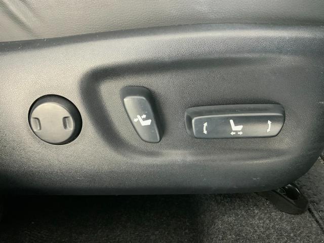 プリウス Ｇツーリングセレクションレザーパッケージ　黒革／衝突軽減／追従クルコン／パーキングアシスト／ＬＥＤヘッドランプ／ヘッドランプウォッシャー／運転席パワーシート／前席シートヒーター／純正ＨＤＤナビ（ＣＤ・ＤＶＤ・地デジ・ＢＴ）／ＥＴＣ／Ｂカメラ（44枚目）