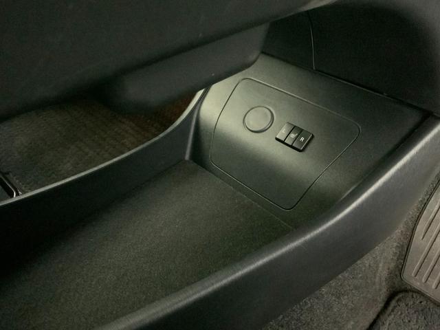 プリウス Ｇツーリングセレクションレザーパッケージ　黒革／衝突軽減／追従クルコン／パーキングアシスト／ＬＥＤヘッドランプ／ヘッドランプウォッシャー／運転席パワーシート／前席シートヒーター／純正ＨＤＤナビ（ＣＤ・ＤＶＤ・地デジ・ＢＴ）／ＥＴＣ／Ｂカメラ（47枚目）