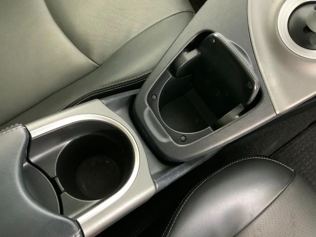 プリウス Ｇツーリングセレクションレザーパッケージ　黒革／衝突軽減／追従クルコン／パーキングアシスト／ＬＥＤヘッドランプ／ヘッドランプウォッシャー／運転席パワーシート／前席シートヒーター／純正ＨＤＤナビ（ＣＤ・ＤＶＤ・地デジ・ＢＴ）／ＥＴＣ／Ｂカメラ（48枚目）