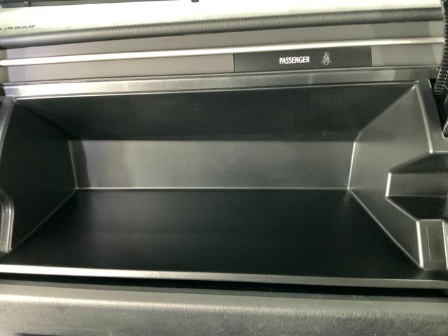 プリウス Ｇツーリングセレクションレザーパッケージ　黒革／衝突軽減／追従クルコン／パーキングアシスト／ＬＥＤヘッドランプ／ヘッドランプウォッシャー／運転席パワーシート／前席シートヒーター／純正ＨＤＤナビ（ＣＤ・ＤＶＤ・地デジ・ＢＴ）／ＥＴＣ／Ｂカメラ（52枚目）