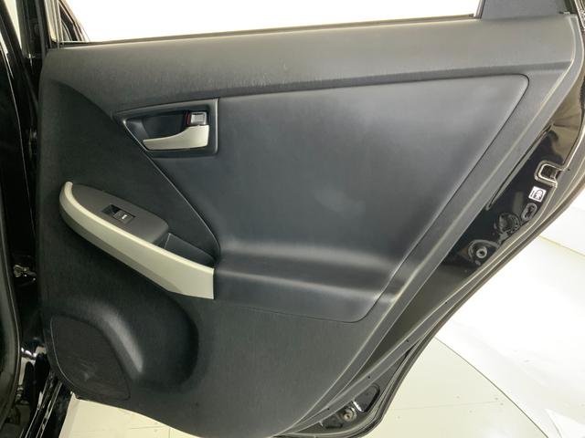 プリウス Ｇツーリングセレクションレザーパッケージ　黒革／衝突軽減／追従クルコン／パーキングアシスト／ＬＥＤヘッドランプ／ヘッドランプウォッシャー／運転席パワーシート／前席シートヒーター／純正ＨＤＤナビ（ＣＤ・ＤＶＤ・地デジ・ＢＴ）／ＥＴＣ／Ｂカメラ（61枚目）