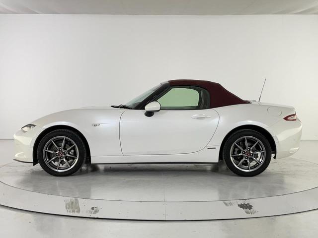 ロードスター １．５　Ｓ　１００周年記念車　ｉ－ｓｔｏｐ／ｉ－ＥＬＯＯＰ／セーフティＰＫＧ（クルコン／アダプティブＬＥＤヘッド）／ＢＳＭ／車線逸脱警報／前後衝突軽減ブレーキ／ＡＴ誤発進抑制／専用レッドナッパ革シート／マツコネ／ＥＴＣ／ドラレコ（4枚目）