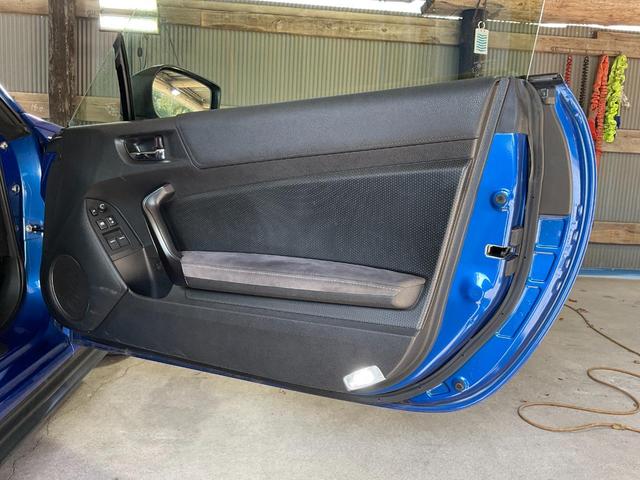 ＢＲＺ ｔＳ　ＧＴパッケージ　２５０台限定車／６ＭＴ／ＳＴＩ製カーボン大型リアスポイラー／ＳＴＩ製１８インチ１５本スポークブラック塗装ＡＷ／ＲＥＣＡＲＯ製バケットシート／Ｂｒｅｍｂｏ製キャリパー／ＥＴＣ２．０／※ＳＴＩフルエアロ（24枚目）