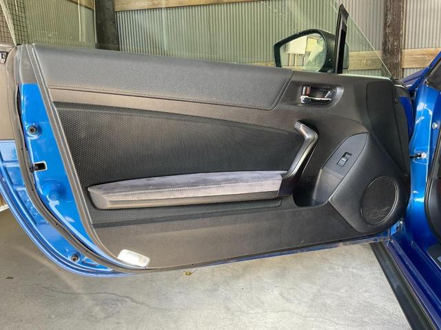 ＢＲＺ ｔＳ　ＧＴパッケージ　２５０台限定車／６ＭＴ／ＳＴＩ製カーボン大型リアスポイラー／ＳＴＩ製１８インチ１５本スポークブラック塗装ＡＷ／ＲＥＣＡＲＯ製バケットシート／Ｂｒｅｍｂｏ製キャリパー／ＥＴＣ２．０／※ＳＴＩフルエアロ（40枚目）