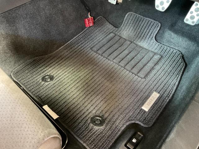 ＢＲＺ ｔＳ　ＧＴパッケージ　２５０台限定車／６ＭＴ／ＳＴＩ製カーボン大型リアスポイラー／ＳＴＩ製１８インチ１５本スポークブラック塗装ＡＷ／ＲＥＣＡＲＯ製バケットシート／Ｂｒｅｍｂｏ製キャリパー／ＥＴＣ２．０／※ＳＴＩフルエアロ（41枚目）