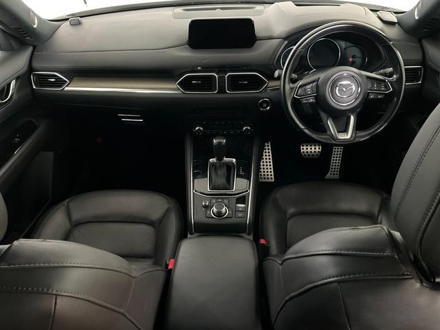 毎回座るフロントシート。運転席は必ず使用する部分ですので、座り心地が重要です！