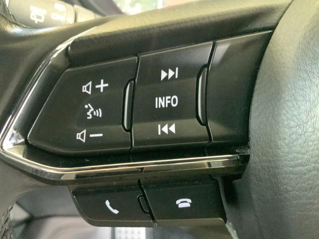 ハンドルにも目立つ傷や擦れは御座いません。目線を大きくそらすことなくボタンの操作を行うことができます。