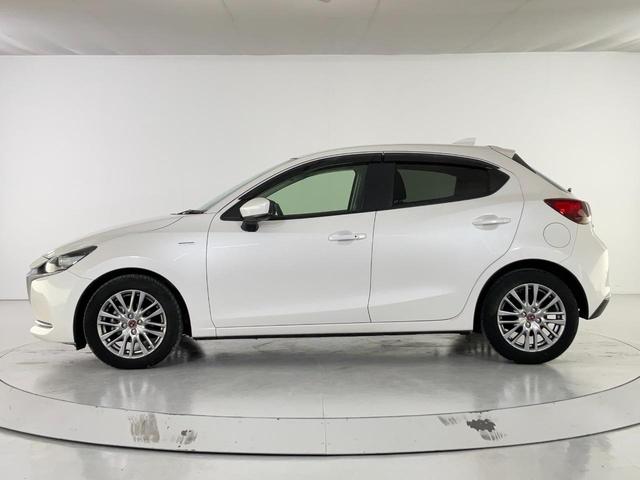 ＭＡＺＤＡ２ １５Ｓ　１００周年特別記念車　ワンオーナー／３６０度ビュー／Ｐセンサー／ＢＳＭ／車線逸脱警報／前後衝突軽減ブレーキ／ＡＴ誤発進抑制制御／レーダークルコン／ＬＫＡ／ＬＥＤヘッド／赤革シート／シートヒーター／マツコネナビ／ＥＴＣ（4枚目）