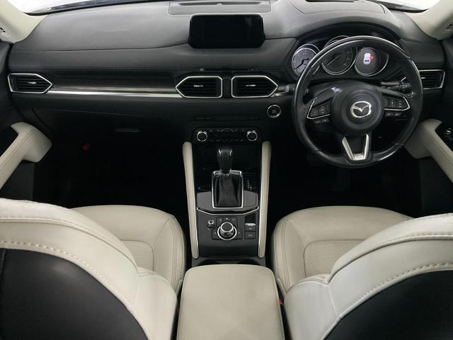 毎回座るフロントシート。運転席は必ず使用する部分ですので、座り心地が重要です！